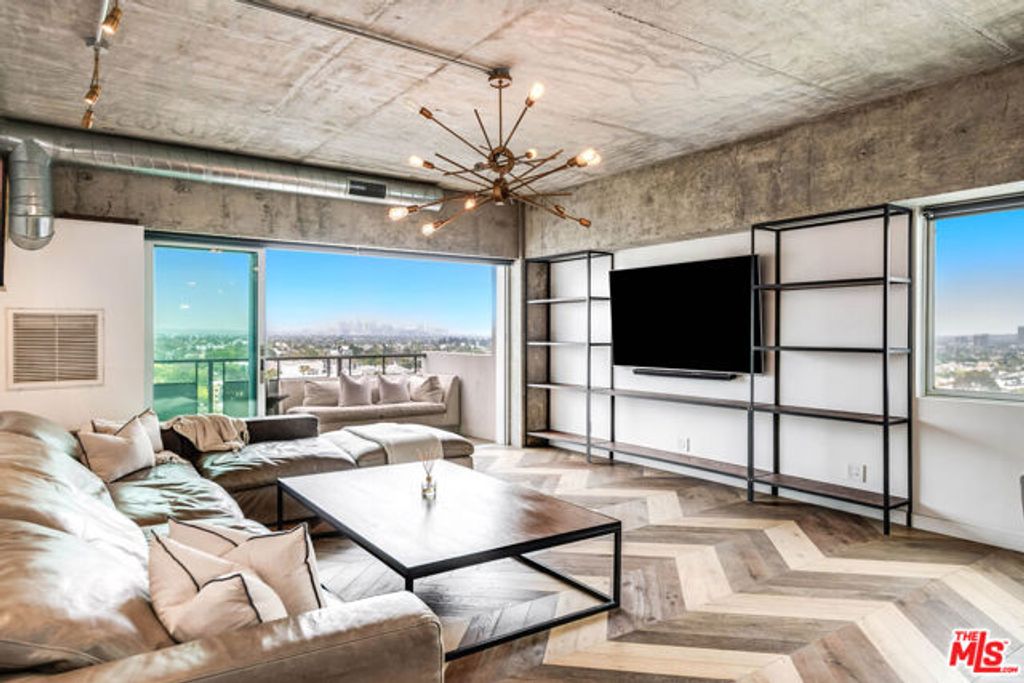1155 N La Cienega Boulevard 706, West Hollywood, CA 90069