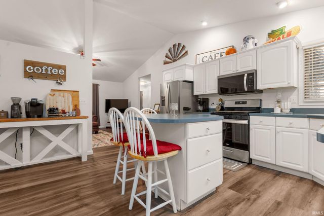 18991 Meadowflower Drive, New Paris, IN 46553