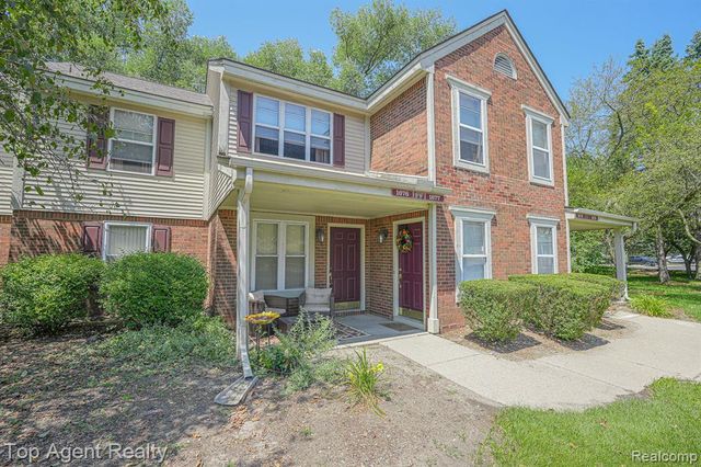 1676 Clemens Circle, Rochester Hills, MI 48307