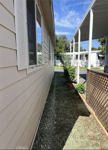 17 Serra Way, San Fernando, CA 91345