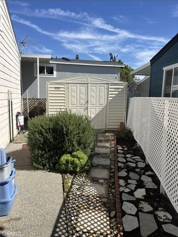 17 Serra Way, San Fernando, CA 91345