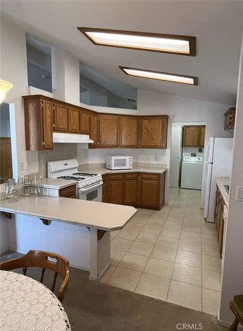 17 Serra Way, San Fernando, CA 91345