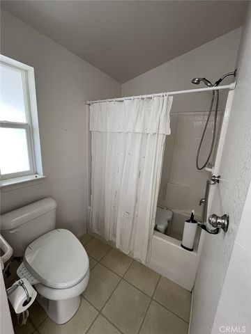 17 Serra Way, San Fernando, CA 91345
