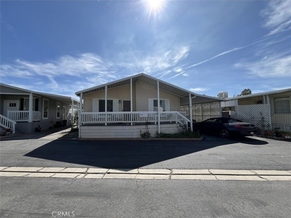 17 Serra Way, San Fernando, CA 91345