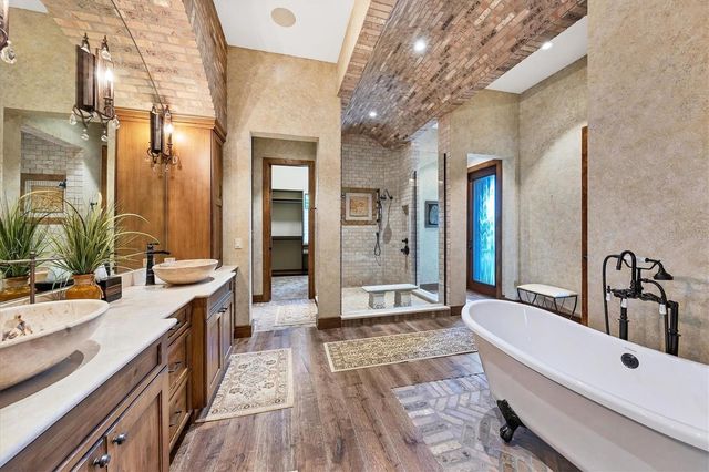 315 S SHORE DRIVE, Sarasota, FL 34234