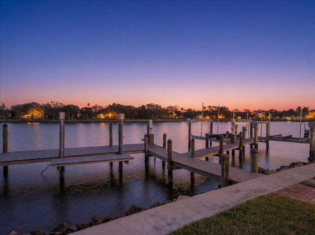 315 S SHORE DRIVE, Sarasota, FL 34234