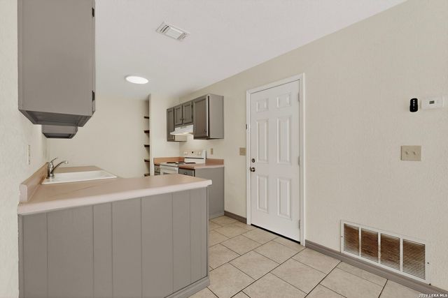 5558 Kissing Oak, San Antonio, TX 78247