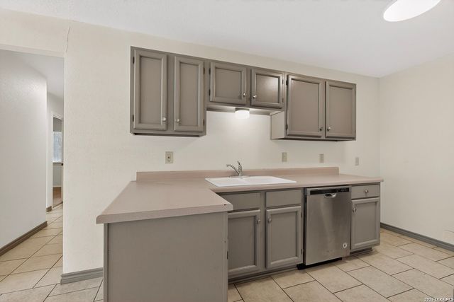 5558 Kissing Oak, San Antonio, TX 78247
