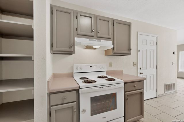 5558 Kissing Oak, San Antonio, TX 78247