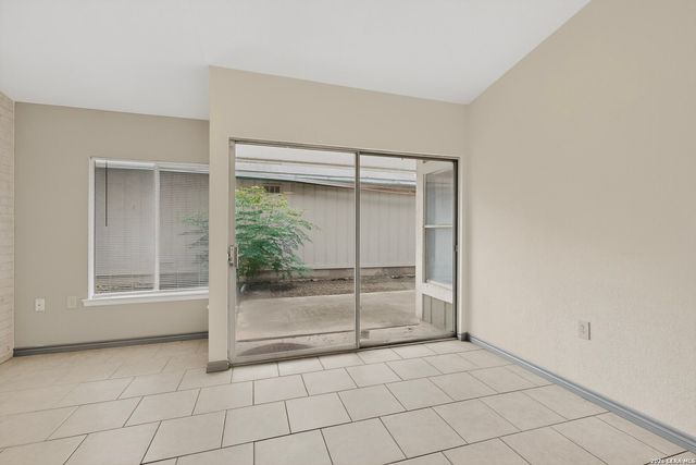 5558 Kissing Oak, San Antonio, TX 78247