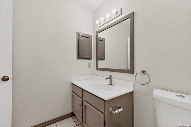 5558 Kissing Oak, San Antonio, TX 78247