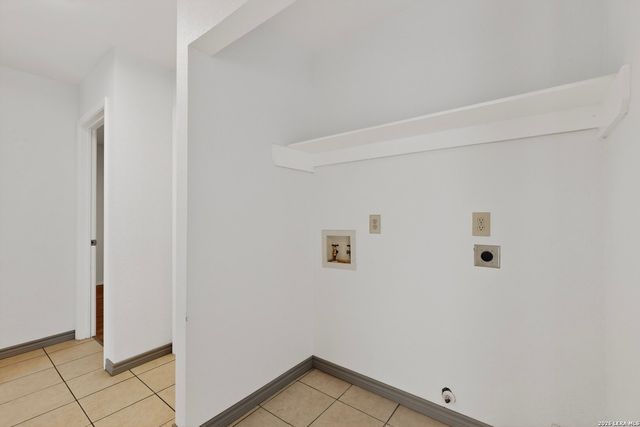 5558 Kissing Oak, San Antonio, TX 78247