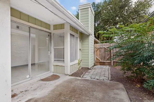 5558 Kissing Oak, San Antonio, TX 78247