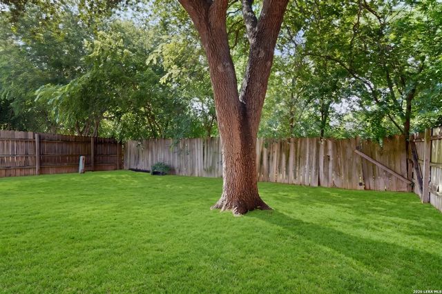 5558 Kissing Oak, San Antonio, TX 78247