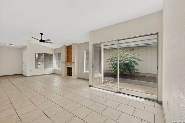 5558 Kissing Oak, San Antonio, TX 78247