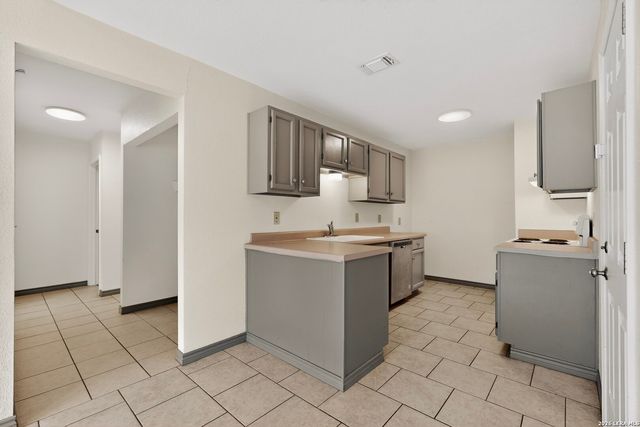 5558 Kissing Oak, San Antonio, TX 78247