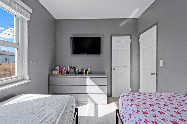 1780 NW 49th St, Miami, FL 33142