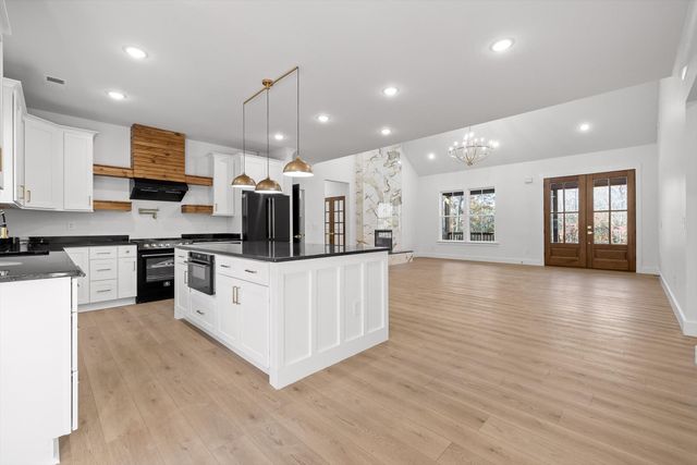 308 Cloud Road, Trenton, GA 30752