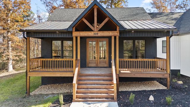 308 Cloud Road, Trenton, GA 30752