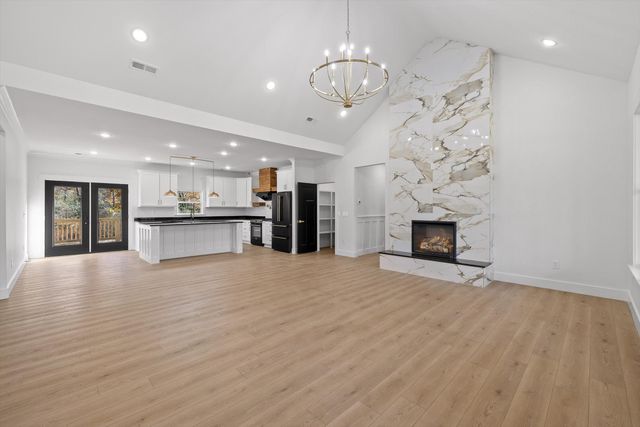 308 Cloud Road, Trenton, GA 30752