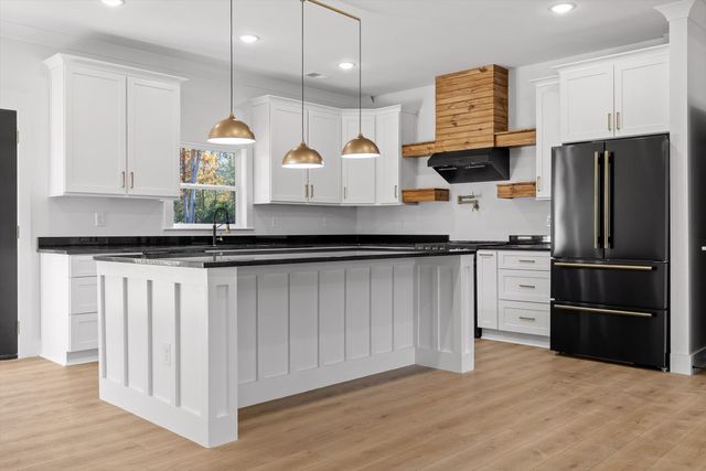 308 Cloud Road, Trenton, GA 30752