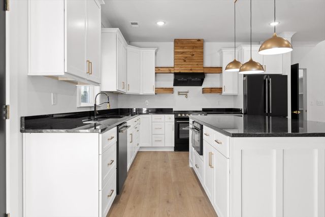 308 Cloud Road, Trenton, GA 30752