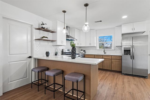 5023 Redstart Street, Houston, TX 77035