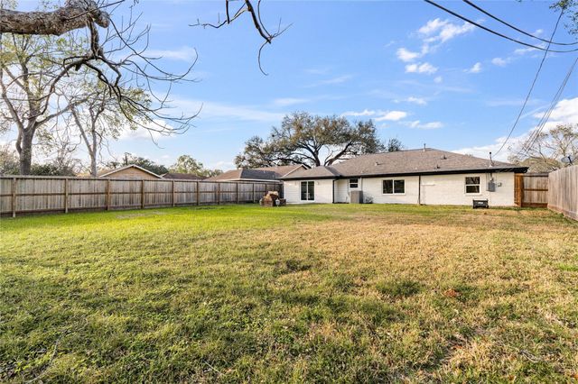 5023 Redstart Street, Houston, TX 77035