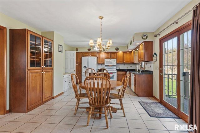 2705 Hastings Road, Chatham, IL 62629
