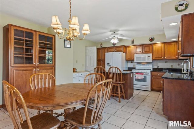 2705 Hastings Road, Chatham, IL 62629