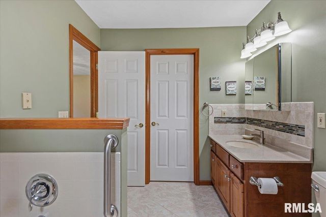 2705 Hastings Road, Chatham, IL 62629