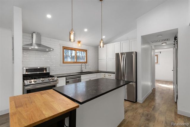 9048 Brookline Avenue, Plymouth, MI 48170