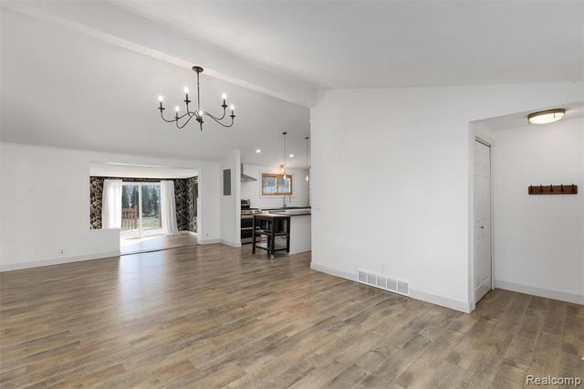 9048 Brookline Avenue, Plymouth, MI 48170