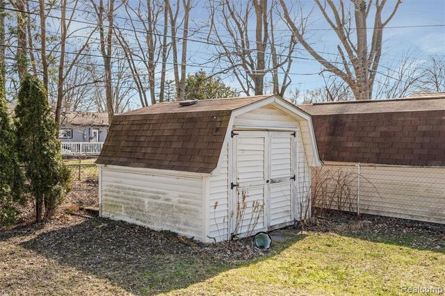 9048 Brookline Avenue, Plymouth, MI 48170