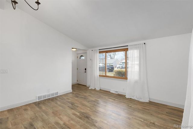 9048 Brookline Avenue, Plymouth, MI 48170