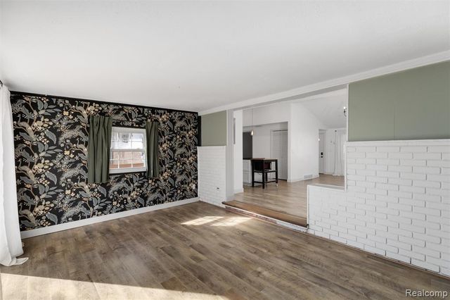 9048 Brookline Avenue, Plymouth, MI 48170