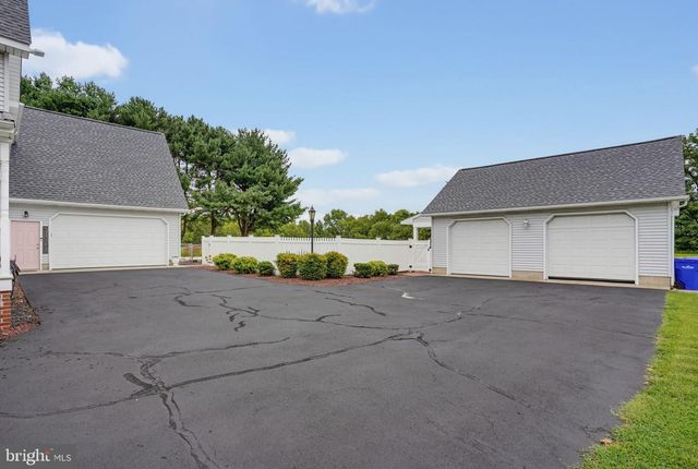 15879 S DUPONT HWY, Harrington, DE 19952