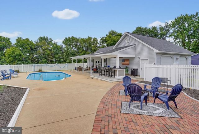 15879 S DUPONT HWY, Harrington, DE 19952