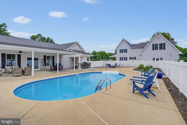 15879 S DUPONT HWY, Harrington, DE 19952