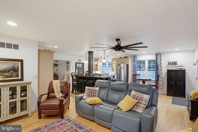 15879 S DUPONT HWY, Harrington, DE 19952
