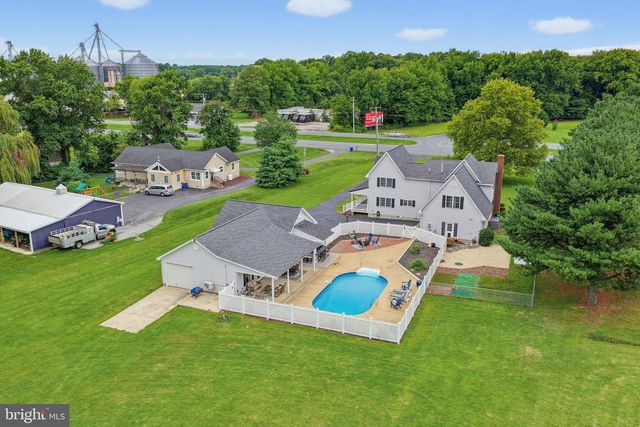 15879 S DUPONT HWY, Harrington, DE 19952
