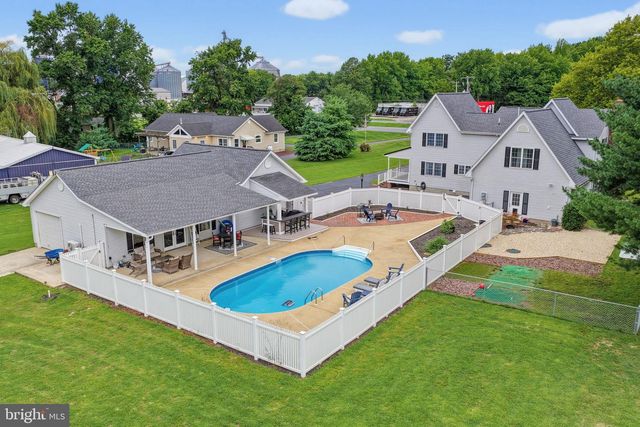 15879 S DUPONT HWY, Harrington, DE 19952