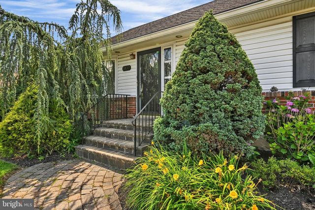 3102 CURTIS RD, Sinking Spring, PA 19608