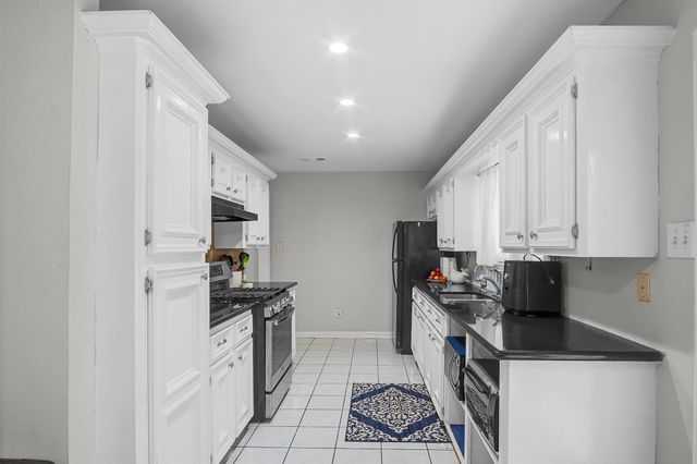 10939 Dunvegan Way, Houston, TX 77013