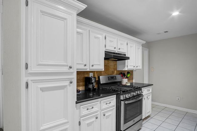 10939 Dunvegan Way, Houston, TX 77013