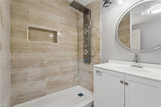 3333 Guinea CIR, Hayes, VA 23072
