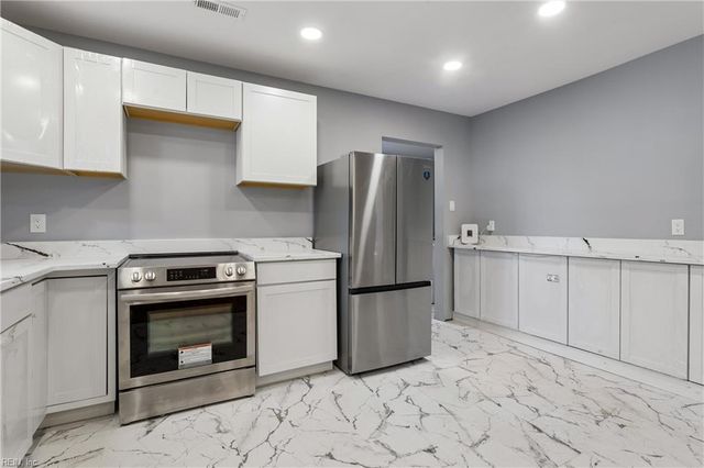 3333 Guinea CIR, Hayes, VA 23072