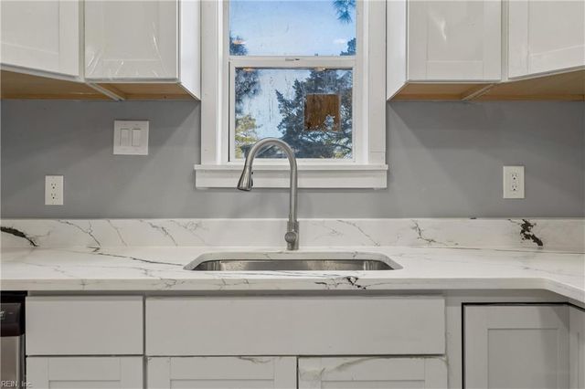 3333 Guinea CIR, Hayes, VA 23072