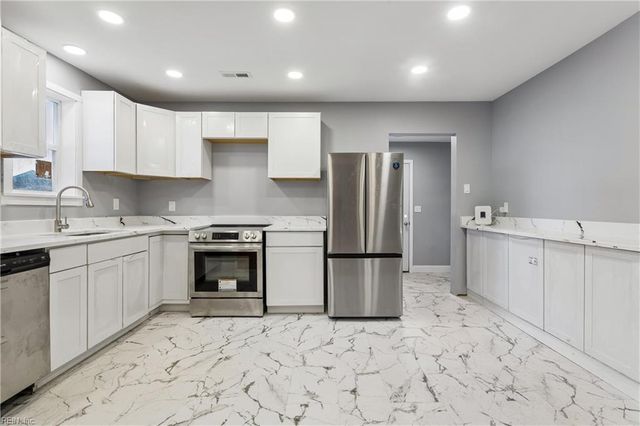 3333 Guinea CIR, Hayes, VA 23072