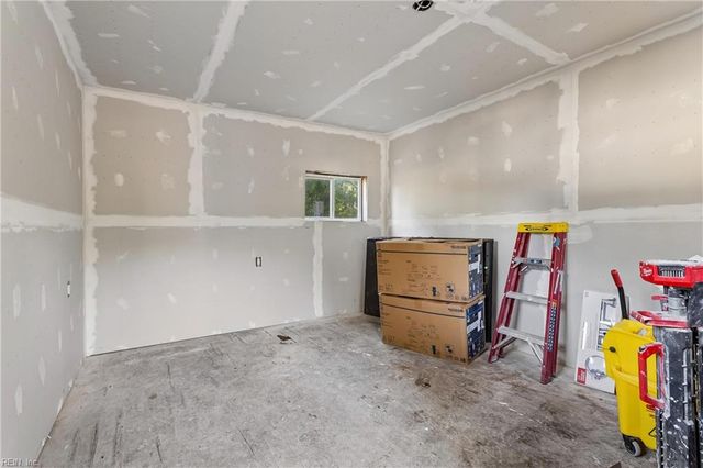 3333 Guinea CIR, Hayes, VA 23072